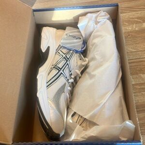 ASICS Men's White and Black Running Shoes size 10